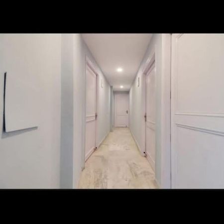 Hotel Day Night Inn ニューデリー エクステリア 写真
